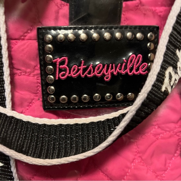 🌹BETSEY JOHNSON BETSEYVILLE VINTAGE PLASTIC TOTE WITH PINK NYLON LINER NWOT🌹 - Picture 3 of 5